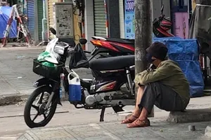 Video: TP.HCM ngày đầu thực hiện giãn cách xã hội theo Chỉ thị 16