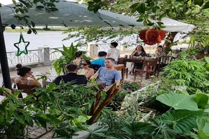 Video: Quán bún 3 tỷ đồng bán tháo đồ đạc để bù lỗ