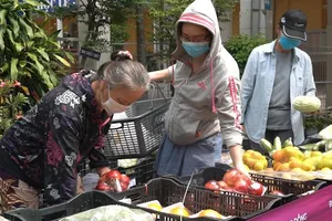 Video: Xe bán hàng lưu động mang thực phẩm đến tận khu dân cư