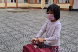 Video: Vỡ òa niềm vui được về nhà sau thời gian cách ly tập trung