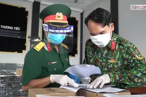 Video: Quân đội bàn giao tro cốt về cho gia đình có thân nhân mất vì COVID-19