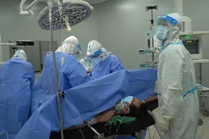 Video: Cứu sống bệnh nhân COVID-19 bị tắc ruột tại Bệnh viện Hồi sức COVID-19