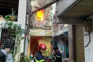 Lửa bao trùm căn nhà 2 tầng trong hẻm ở quận 6