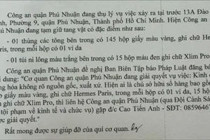 Công an Phú Nhuận tìm chủ sở hữu hơn 140 chiếc ví ghi chữ Hermes. 