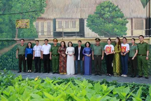 Bích họa Công an TP.HCM “nhân cái đẹp, dẹp cái xấu”