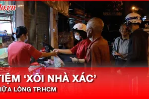 Độc lạ tiệm ‘xôi nhà xác’ giữa lòng TP.HCM