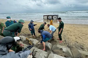 Doanh nghiệp Hàn Quốc xin xác nhận chủ sở hữu 3 bồn chứa dạt vào bờ biển Quảng Ngãi