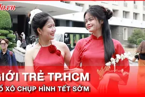 Giới trẻ TP.HCM đổ xô đi chụp hình Tết sớm