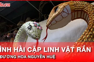 Video: Lộ diện cặp linh vật rắn khổng lồ sắp xuất hiện ở Đường hoa Nguyễn Huệ