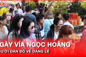 Video: Hàng ngàn người dân chen chân dâng lễ ngày cúng vía Ngọc Hoàng