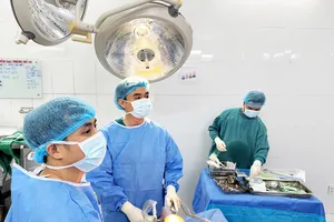 Chơi thể thao, nam thanh niên 27 tuổi 3 lần đứt dây chằng