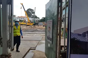 Bệnh nhi ung thư mất ngủ vì tiếng ồn công trình