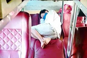 Lòng người qua những câu chuyện đánh rơi tiền dịp tết