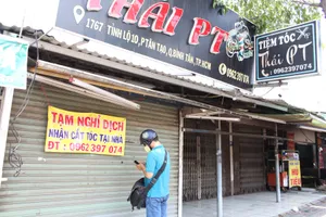 Các tiệm nail, cắt tóc chuyển sang làm tại nhà: Sai quy định phòng chống dịch!