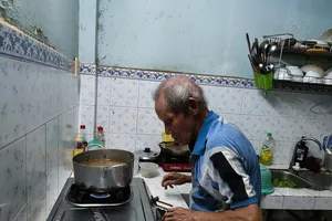 Xóm người khiếm thị ở TP.HCM sống lây lắt giữa mùa dịch