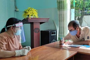 TP.HCM: Cán bộ sẽ mang tiền đến nhà hỗ trợ 2,5 triệu người dân khó khăn do dịch