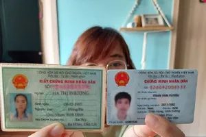 người lao động không cần cấp lại sổ BHXH khi đổi từ CMND sang CCCD gắp chíp. Ảnh: PHAN TUYẾN