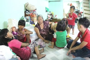 Bên cạnh tiêu chí về thu nhập, tiêu chuẩn hộ nghèo phải thiếu hụt từ 3/6 chỉ số đo lường mức độ thiếu hụt dịch vụ xã hội cơ bản. Ảnh minh họa: HOÀNG GIANG