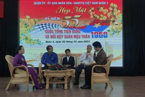 Cuộc gặp gỡ, giao lưu giữa nhân chứng lịch sử tham gia cuộc Cuộc Tổng tiến công và nổi dậy Xuân Mậu Thân 1968 với đại diện thế hệ trẻ quận 1. Ảnh: NGUYỄN HIỀN