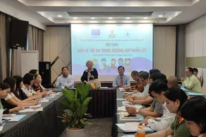 Bà Lương Thị Thuận, Hội trưởng Hội Bảo vệ quyền lợi trẻ em TP.HCM phát biểu tại hội thảo. Ảnh: NGUYỄN HIỀN