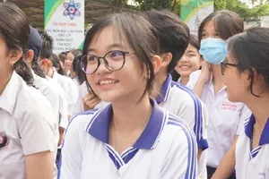 Học sinh Trường THPT Nguyễn Hữu Cầu, huyện Hóc Môn. Ảnh: NQ