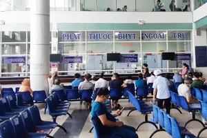 Người dân đến khám chữa bệnh BHYT tại BV Gò Vấp. Ảnh: Nguyễn Hiền 