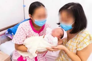 Một trường hợp mang thai hộ vì mục đích nhân đạo sinh con tại Bệnh viện Hùng Vương, TP.HCM. Ảnh: BVCC