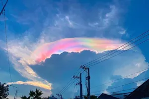 Giải mã chòm mây ngũ sắc tuyệt đẹp xuất hiện trên bầu trời TP.HCM 