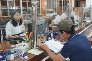 Người hưởng lương hưu có thể được nhận trợ cấp tai nạn lao động cùng một lúc. Ảnh: BHXH TP.HCM