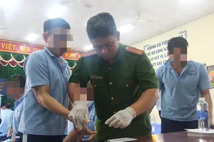 Công an đang thực hiện cấp giấy tờ tùy thân cho những trường hợp đặc biệt. Ảnh: CA TP.HCM