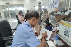 Số người nhận BHXH một lần giảm so với cùng kỳ năm trước. Ảnh: NGUYỄN HIỀN