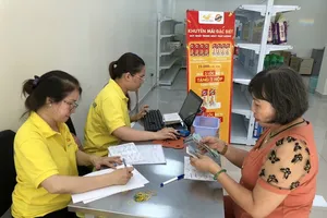 Trong kỳ chi trả tháng 7-2024, tại TP.HCM sẽ chi trả lương hưu, trợ cấp BHXH theo mức mới cho người hưởng. Ảnh" NH