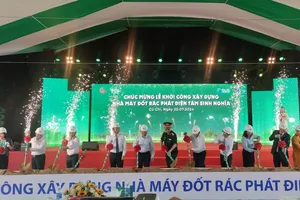 Lễ khởi công xây dựng Nhà máy đốt rác phát điện Tâm Sinh Nghĩa giai đoạn 1. Ảnh: NGUYỄN HIỀN