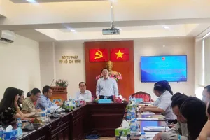 Ông Lê Vệ Quốc, Cục trưởng Cục Phổ biến, giáo dục pháp luật, Bộ Tư pháp chia sẻ tại buổi tọa đàm. Ảnh: NGUYỄN HIỀN