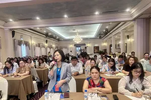 Một đại diện doanh nghiệp phát biểu tại buổi đối thoại. Ảnh: NGUYỄN HIỀN