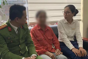 Mang tiền bán trâu, bán vàng chuyển cho kẻ lừa đảo qua mạng