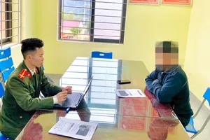 Công an mời làm việc 2 người đăng clip, bình luận xúc phạm lực lượng trên Facebook