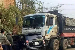 Xe con va chạm ô tô tải lúc sáng sớm, 2 người thương vong