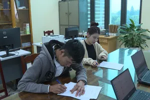 Lập nhóm lái xe báo chốt cảnh sát giao thông