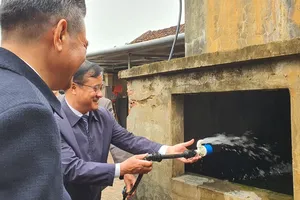 Khoan ống xuyên sông Hồng, dẫn nước sạch về xã đảo duy nhất của Hà Nội