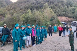 Tăng viện chữa cháy tại Vườn Quốc gia Hoàng Liên