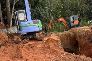 Hai anh em tử vong do sụp đất lúc đào giếng