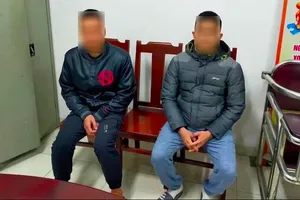 Công an làm việc với 2 người đàn ông tạt đầu ô tô, đánh người trên đường vành đai 2