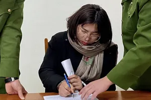 Khởi tố đối tượng tham ô tiền trợ cấp xã hội