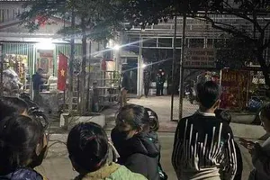 Sát hại người đang ngồi ăn tối cùng vợ cũ