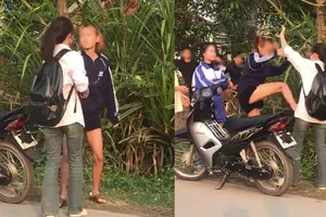 Hai nữ sinh đánh nhau trong trường học, ra về lại gọi người đánh tiếp