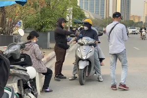 Vé trận đấu Việt Nam-Indonesia ế ẩm, 'phe vé' nhiều hơn người mua