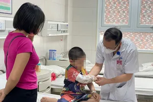 Bé 3 tuổi bị 2 con chó béc-giê tấn công phải nhập viện cấp cứu 