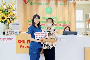 Người phụ nữ 51 tuổi có thai bằng trứng duy nhất trong buồng trứng
