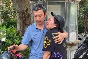 Vụ cháy 14 người chết: Nhiều người khóc ngất tại khu vực nhà tang lễ 